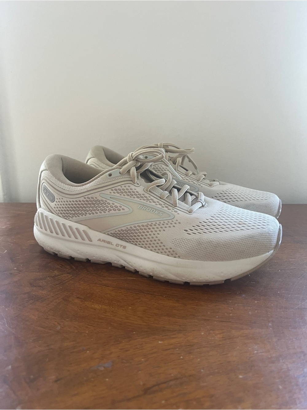 Brooks Ariel GTS 23 Running Shoes